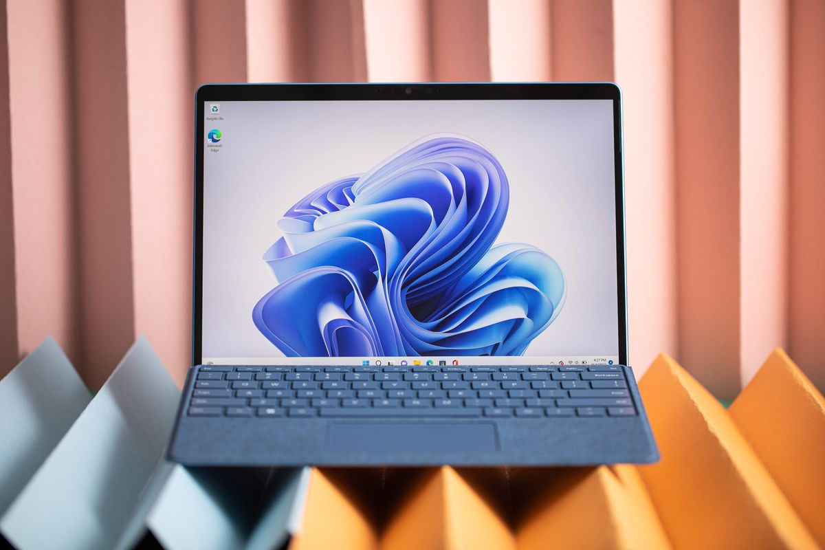 据报道，微软的下一款 Surface笔记本电脑将是其第一款真正的“Al PC”