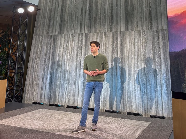 OpenAI：巨额融资与挑战并存